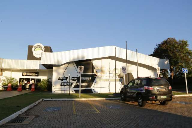 Escrivã testa para covid e delegacia suspende atendimento