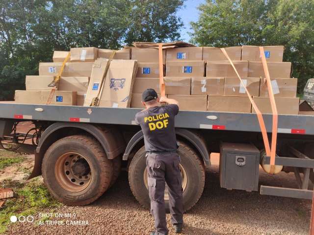 Pol&iacute;cia descobre entreposto com 5.500 pacotes de cigarro paraguaio
