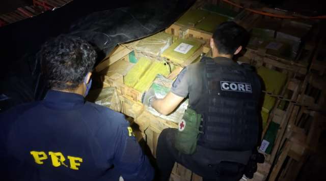 PRF apreende 5 toneladas de maconha que abasteceriam tr&aacute;fico no Complexo da Mar&eacute;
