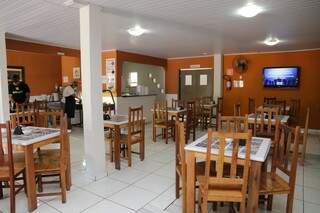 Restaurantes, que antes recebiam turistas, estão praticamento vazios desde o início da pandemia (Foto: Arquivo/Kisie Ainoã)