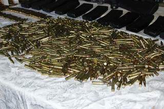 Balas de fuzil que foram encontradas no local. (Foto: Divulgação)