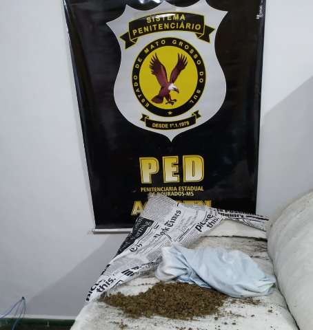 Homem &eacute; preso com colch&atilde;o recheado de maconha em pres&iacute;dio
