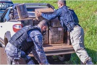 Rapaz &eacute; preso em Fiat Strada carregada com 636 quilos de maconha 