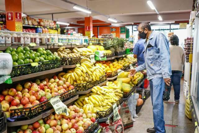 Pre&ccedil;o da cesta b&aacute;sica sobe e j&aacute; custa 100 horas de trabalho na Capital