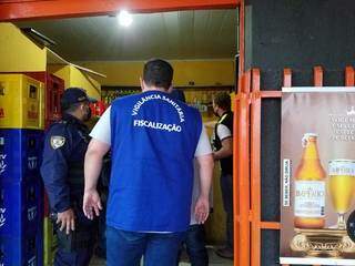 Fiscalização da vigilância sanitária em bares da Capital (Foto: Divulgação - Sesau)