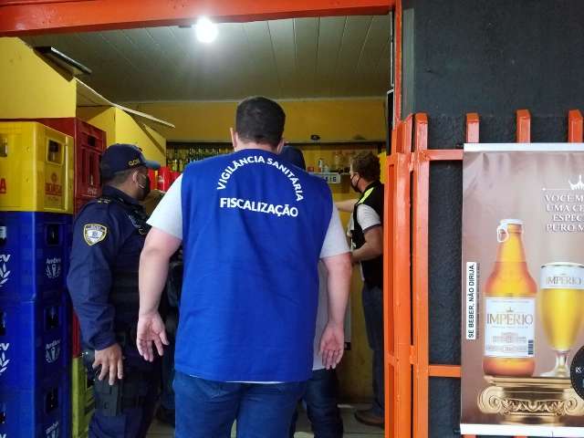 Vigil&acirc;ncia interdita 5 restaurantes e bares por aglomera&ccedil;&atilde;o