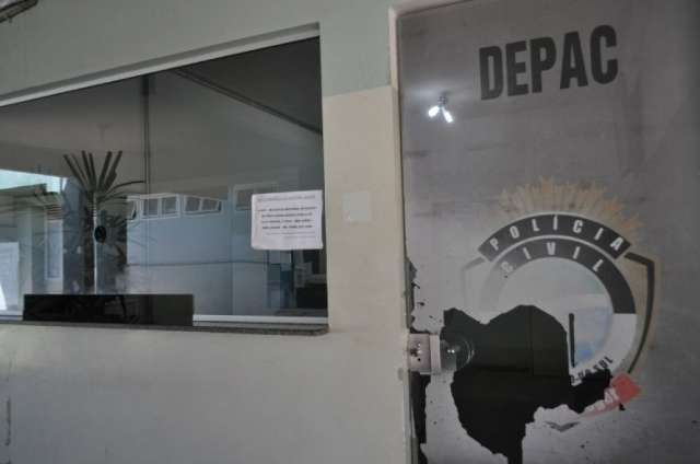 Suspeito de furtar casa &eacute; agredido por moradores e arrastado por ruas