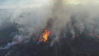 Na segunda-feira, região do Jatobazinho, na Serra do Amolar, em chamas (Foto: Divulgação)