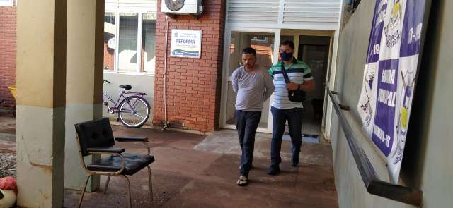 Cabeleireiro que matou secret&aacute;rio a golpes de faca vai continuar preso