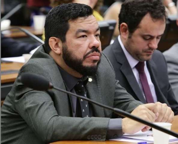 Al&eacute;m de sal&aacute;rio de 14 mil &agrave; namorada, deputado do PSL torra verba com advogados
