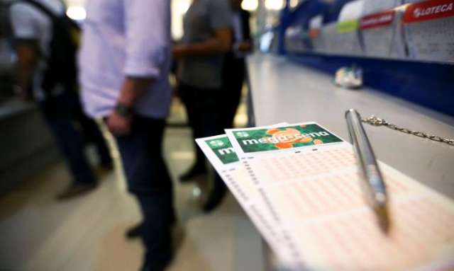 Mega-Sena pode pagar R$ 33 milh&otilde;es nesta noite; confira os n&uacute;meros sorteados