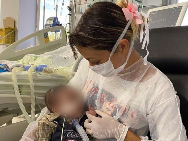 Sem equipamentos para montar home care, m&atilde;e luta para evitar cont&aacute;gio de beb&ecirc;