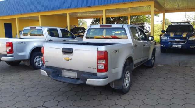 Trio &eacute; preso na BR-267 com camionetes que foram furtadas em MG 