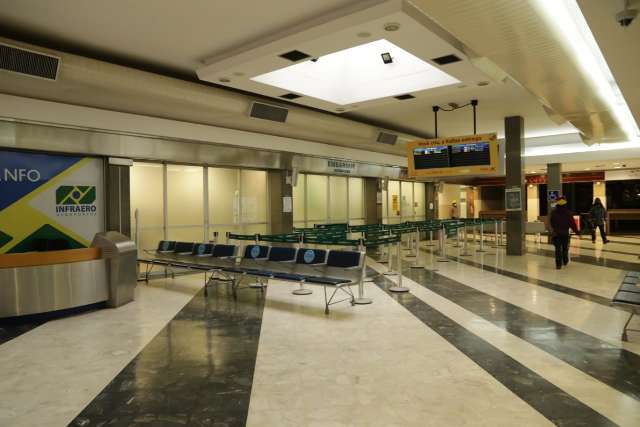 Ap&oacute;s ficar 3h fechado, neblina cede espa&ccedil;o e Aeroporto volta a funcionar