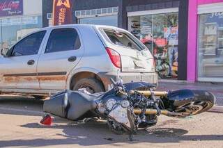 Acidente com motociclista nas Moreninhas, na quinta-feira passada. (Foto: Silas Fauzi)