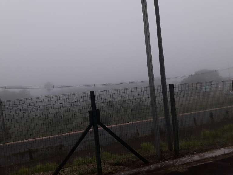 Na Guaicurus, perto da Rodoviária, muita neblina (Foto: Direto das Ruas)