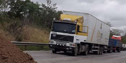 Protesto por sa&uacute;de fecha fronteira entre MS e Bol&iacute;via para transporte de cargas