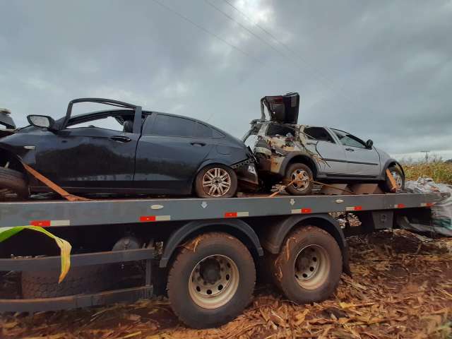 Em fuga, homem capota carro lotado de cigarro e morre em rodovia estadual