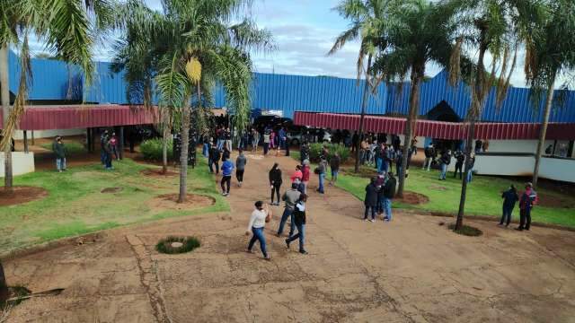 Prefeita libera drive-thru em conveni&ecirc;ncias, mas mant&eacute;m academias fechadas