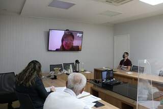Promotora Filomena Fluminhan (na TV) participou da reunião por videoconferência (Foto: Santa Casa/Divulgação)