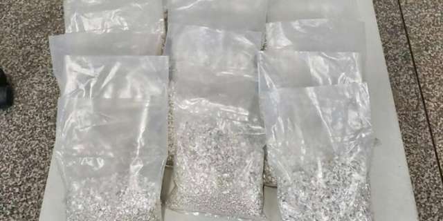 Trio &eacute; preso com 95 quilos de prata avaliados em R$ 400 mil 