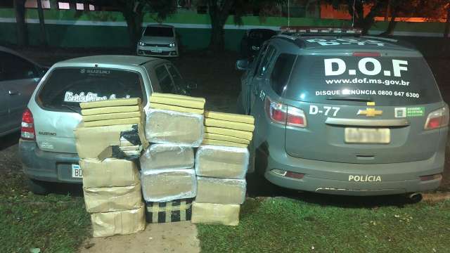 Dupla abandona ve&iacute;culo com 270 kg de maconha na MS-384