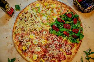 Tem cardápio que conta com pizza de 20 pedaços e cinco sabores diferentes. (Foto: Disk Pizza Estrela)