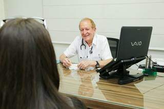 Dr. Clodoaldo Conrado oferece atendimento em alergia ou pediatria por teleconsulta. (Foto: Kísie Ainoã)