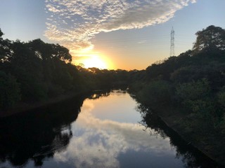 Foto enviada por leitor do pôr do sol na Curva do Leque, no Pantanal da Nhecolândia. (Foto: Gerson Moura)