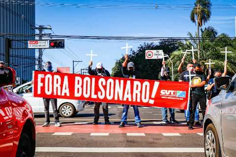 Entidades fazem protesto contra Jair Bolsonaro no Centro da Capital