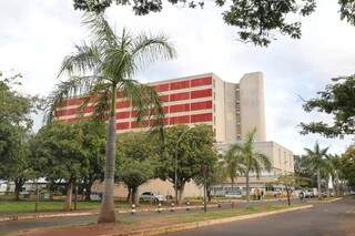 Hospital Regional Rosa Pedrossian, referência para a covid-19, em Campo Grande (Foto: Paulo Francis)
