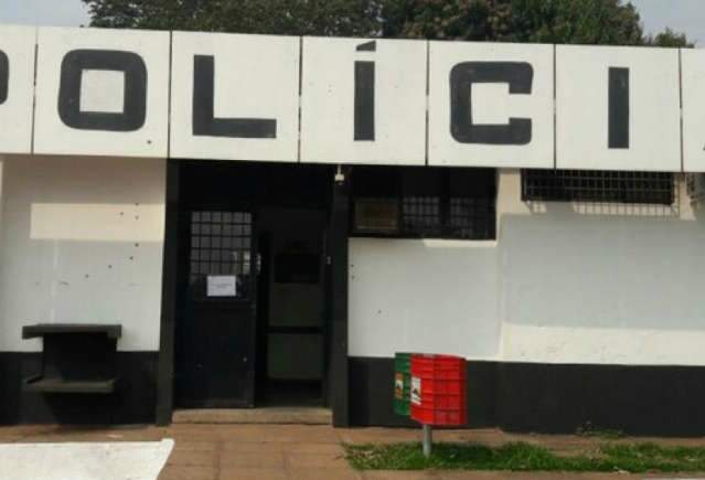 Homem &eacute; encontrado morto com tiro no pesco&ccedil;o em frente de resid&ecirc;ncia