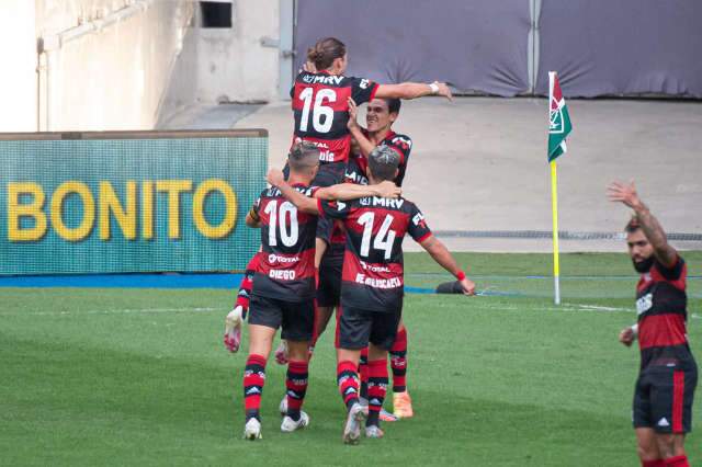 Flamengo vence Fluminense por 2 a 1, mas fica sem Gabigol para jogo de volta