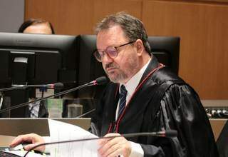 Relator do processo, desembargador Dorival Renato Pavan, durante julgamento (Foto: TJMS/Divilgação)