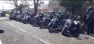 As motos dos integrantes do Germanus MCLE (Moto Clube Law Enforcement) estacionadas em Ponta Porã. (Foto: Arquivo pessoal)
