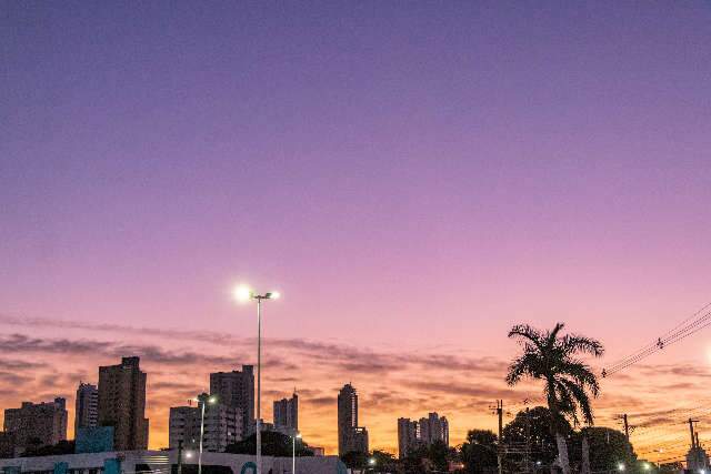 Semana começa com calor de 37°C e baixa umidade do ar em MS