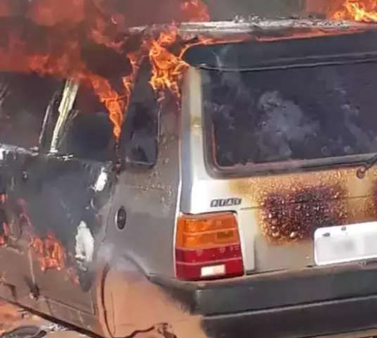 Gledson leva 3 anos para comprar Uno, que acaba furtado e incendiado por ladr&otilde;es