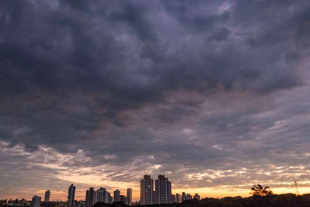  Chegada rápida de frente fria pode reduzir temperaturas nesta terça-feira 