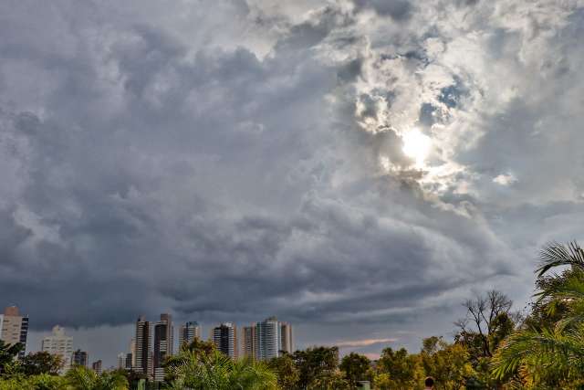 Apesar de chuva e frio, popula&ccedil;&atilde;o pode se preparar para dias de estiagem e calor