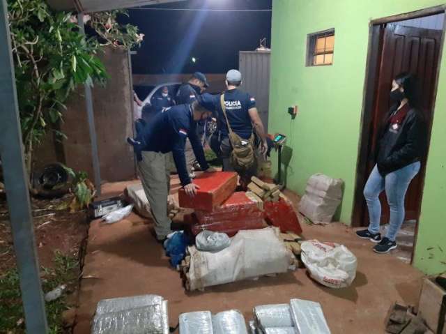Pol&iacute;cia apreende 739 kg de maconha em &quot;laborat&oacute;rio&quot; do tr&aacute;fico 