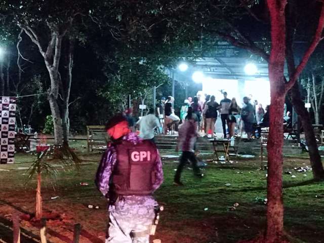 Festas no entorno da cidade ganham for&ccedil;a para tentar fugir de fiscaliza&ccedil;&atilde;o