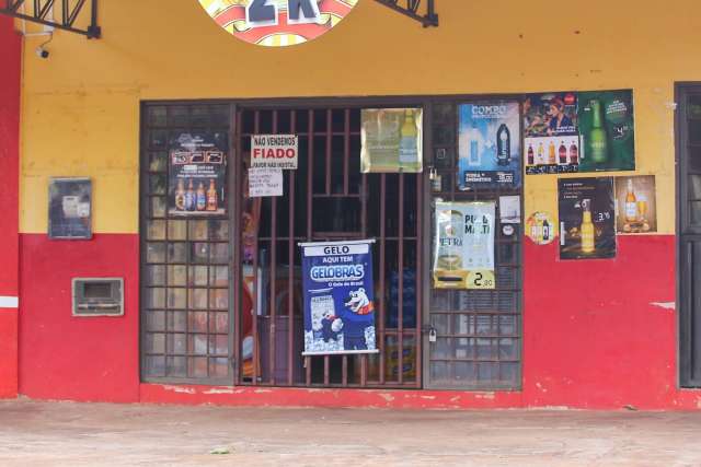 Nas conveniências, grade aberta só de segunda a sexta e sem consumação no local