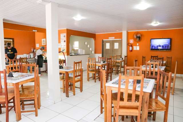Reuni&atilde;o tenta reverter decreto e incluir restaurantes como atividade essencial