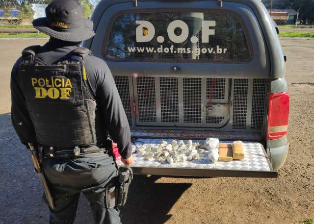 DOF prende passageiro de &ocirc;nibus flagrado com mochila &quot;recheada&quot; de maconha 