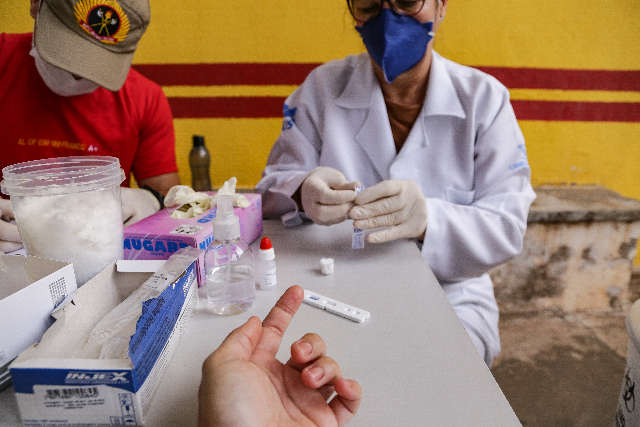 Capital passa Dourados em mortes e Estado j&aacute; tem m&eacute;dia de 500 infectados ao dia