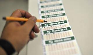 Mega-Sena paga R$ 20 milh&otilde;es nesta quinta-feira; confira os n&uacute;meros sorteados