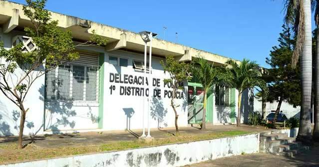 Homem invade casa da ex e mata atual namorado de jovem a golpe de fac&atilde;o