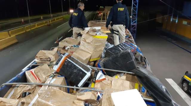 Carreta com placas de MS &eacute; apreendida com R$ 6 milh&otilde;es em contrabando 