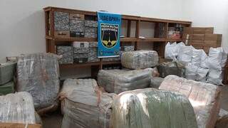 Dupla &eacute; presa com R$ 356 mil em cigarros, roupas e rel&oacute;gios contrabandeados 