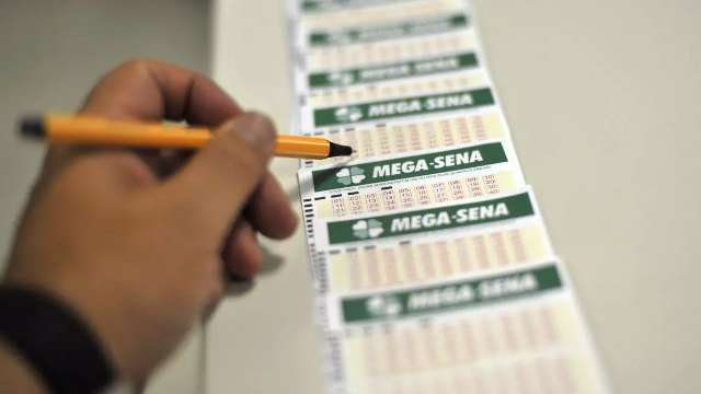 Mega-Sena paga R$ 20 milh&otilde;es nesta quinta-feira; confira os n&uacute;meros sorteados